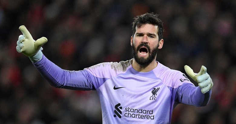 "Galatasaray'da Sürpriz Transfer Hamlesi: Kaleye İki Yeni İsim Mi Geliyor?"